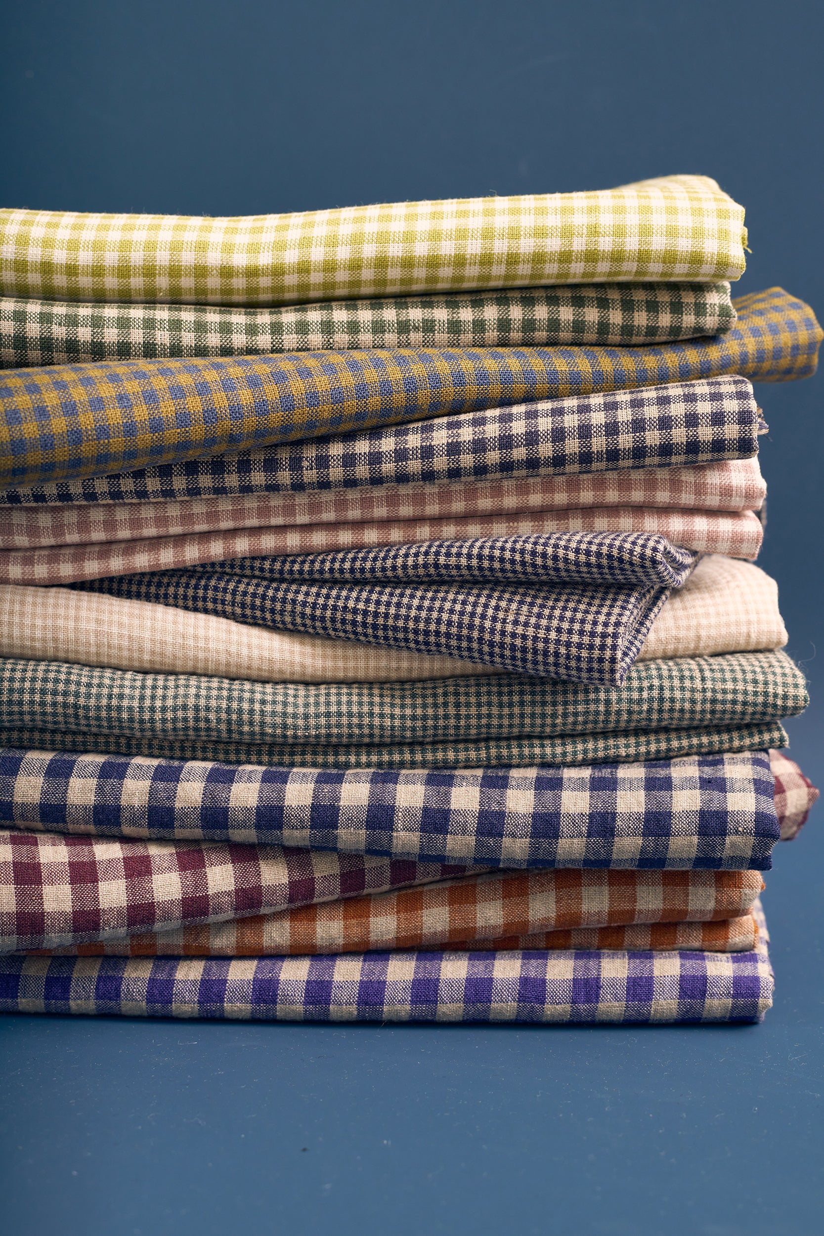 Currant Small Gingham Stonewashed Linen - Image 4